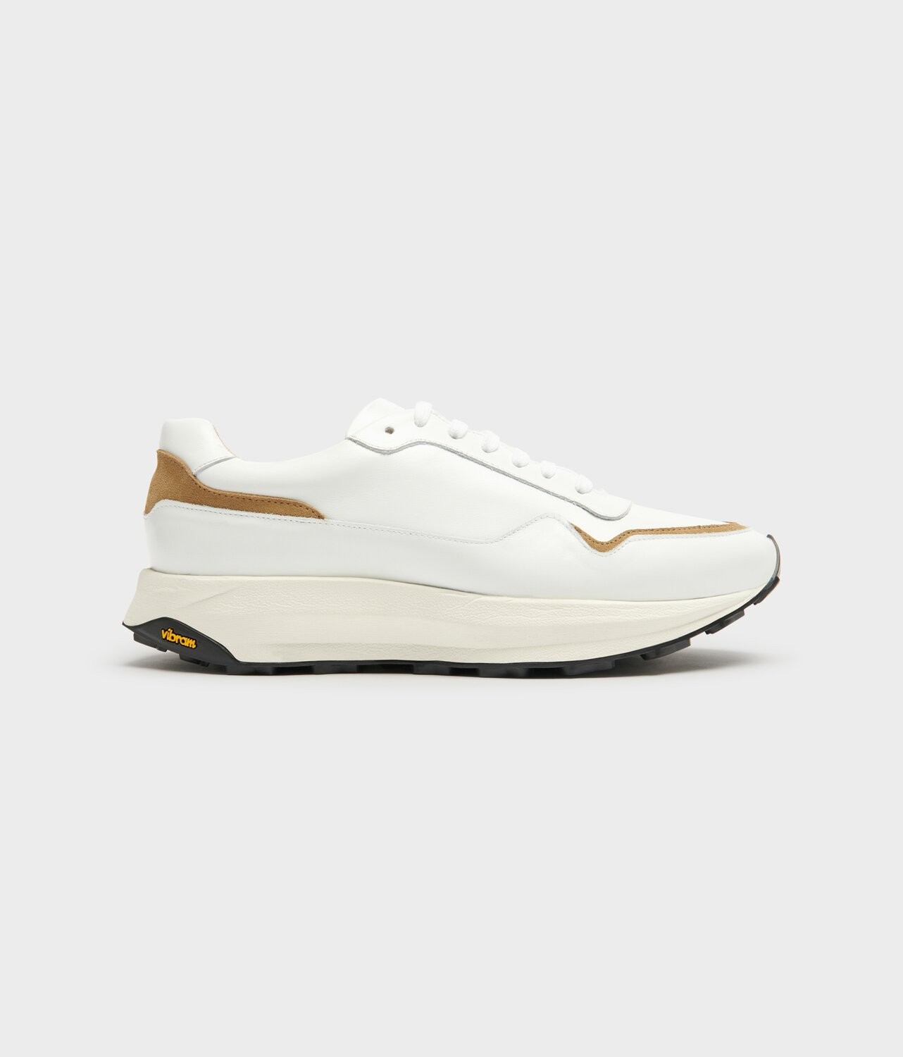 Sneakers with laces and Vibram sole