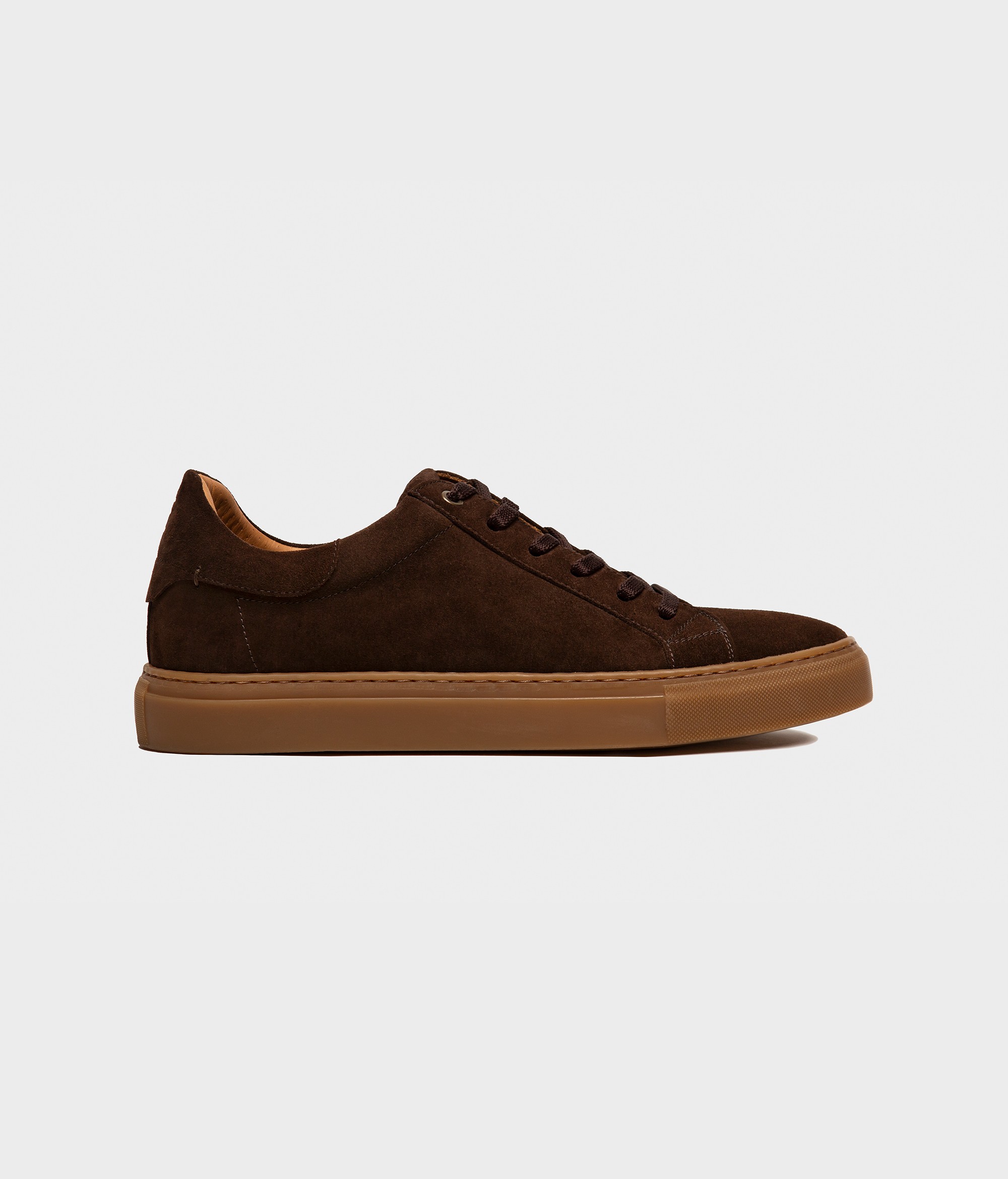 Sneakers with laces