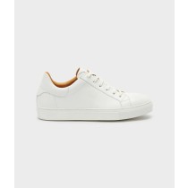 Sneakers with laces