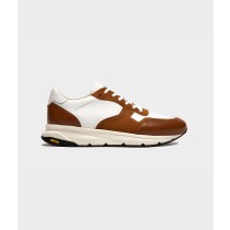 Sneakers with laces and serrated sole