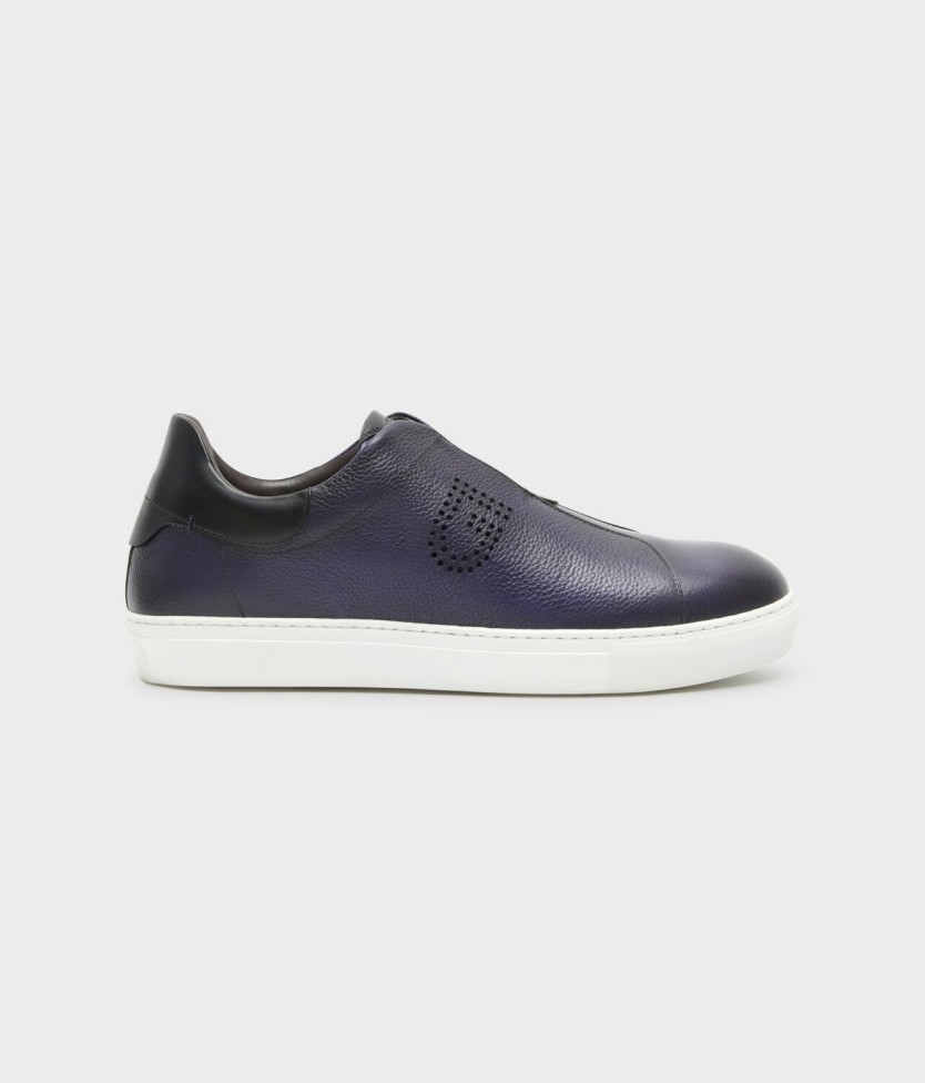 Sneakers with elastics