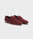 Red flexible loafers with mask