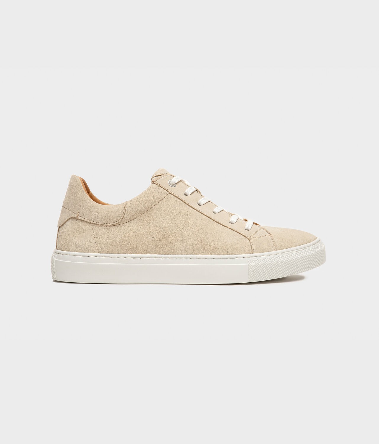 Sneakers with laces