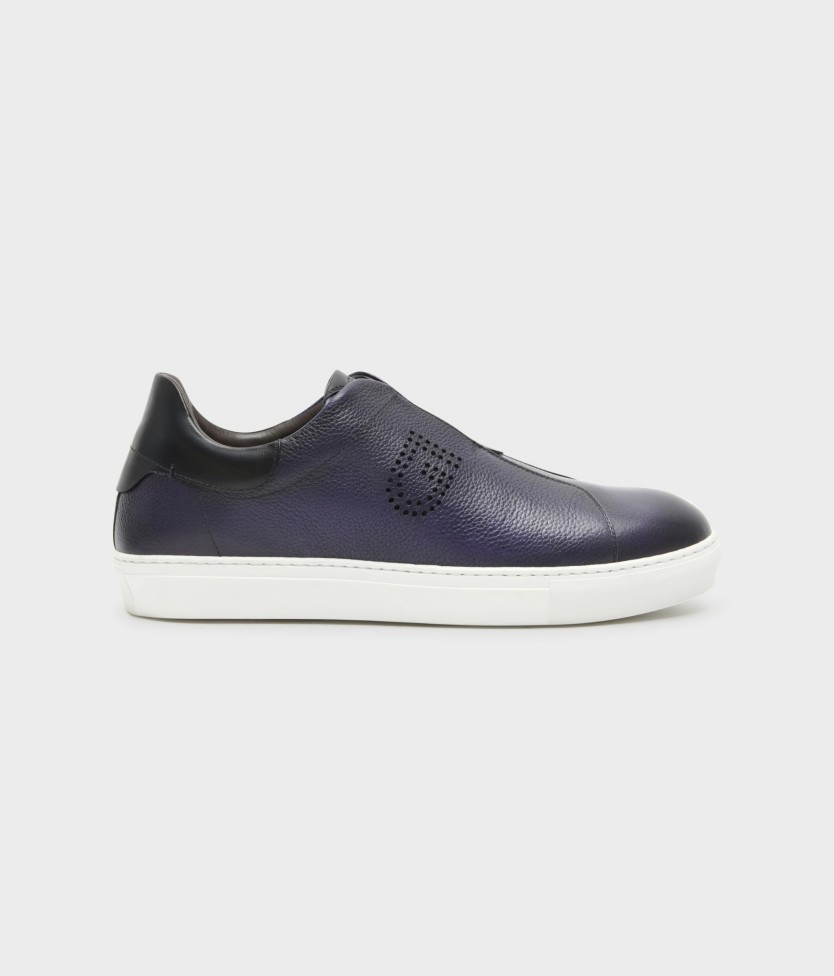 Sneakers with elastics