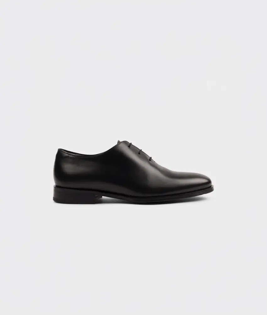 Laced shoes